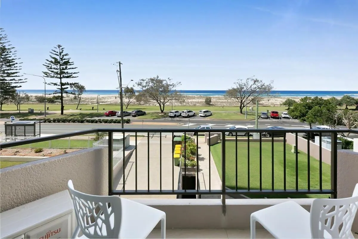 Beachfront Studio With Balcony & Stunning Views Голд-Кост 0*,