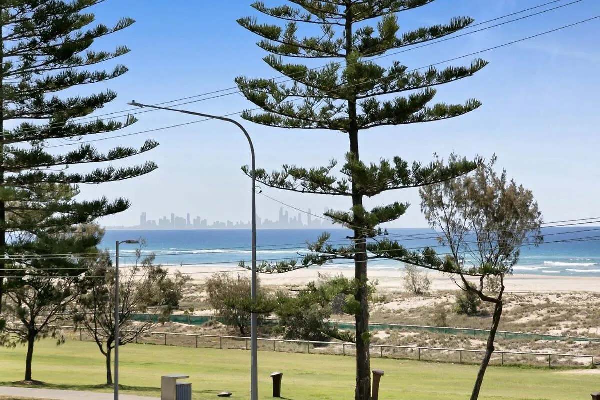 Beachfront Studio With Balcony & Stunning Views location